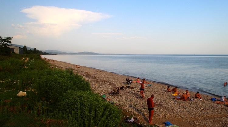 Пляжи в пос. Приморское (Цкуара) в Абхазии