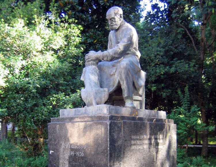 Памятник Павлову и его собаке