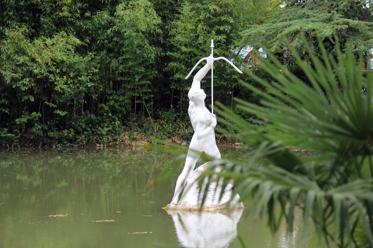 Скульптура в Гагрском парке