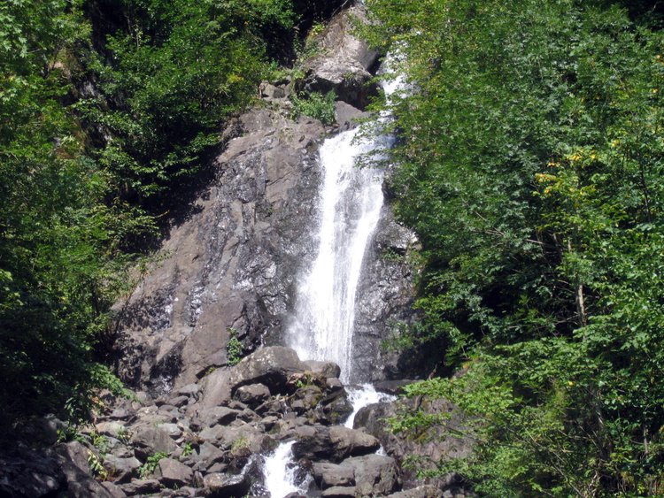 Молочный водопад в Абхазии